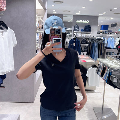 韓國 Calvin Klein Women's Monogram V-neck Tee【SC321】