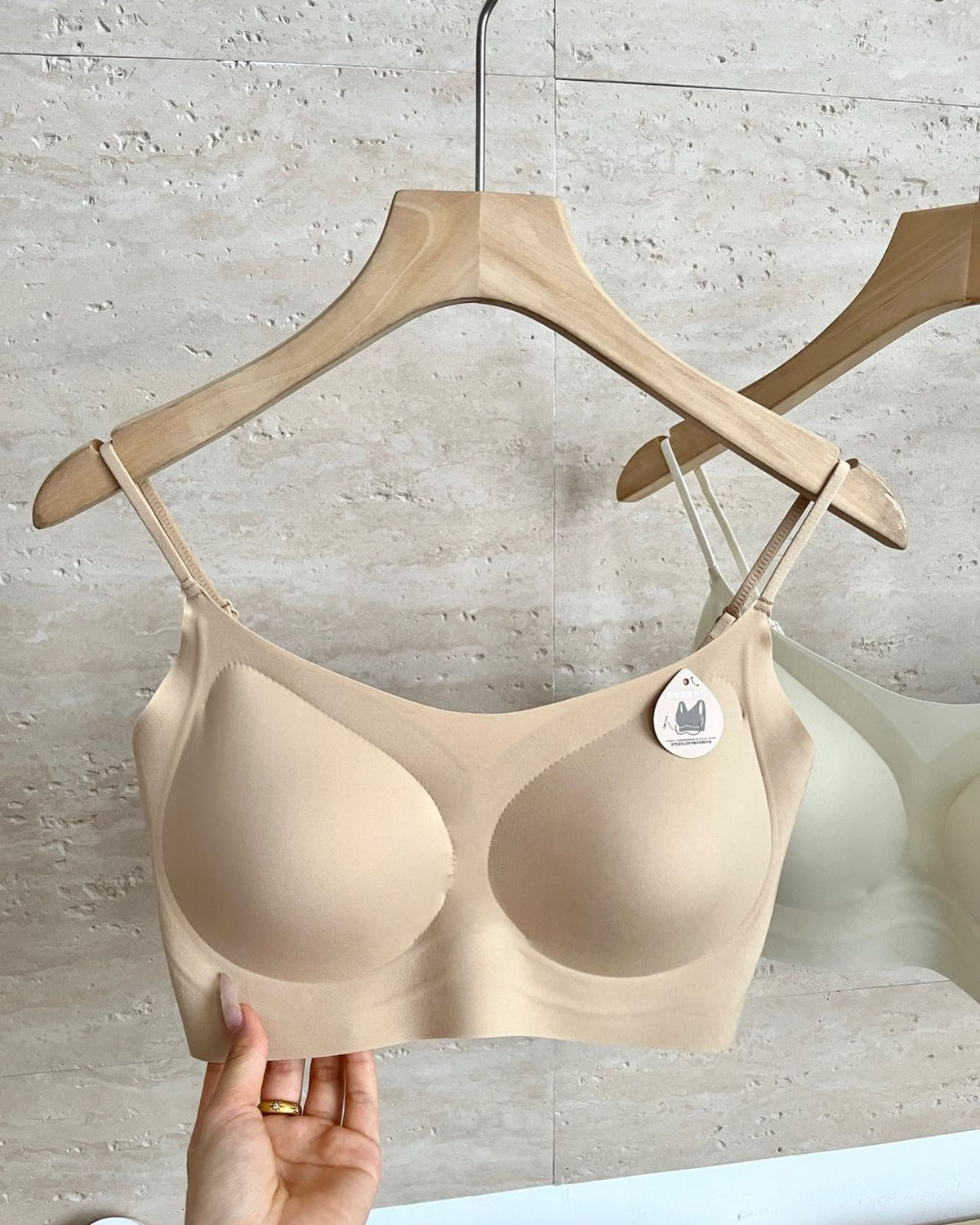 01_skin_hanger