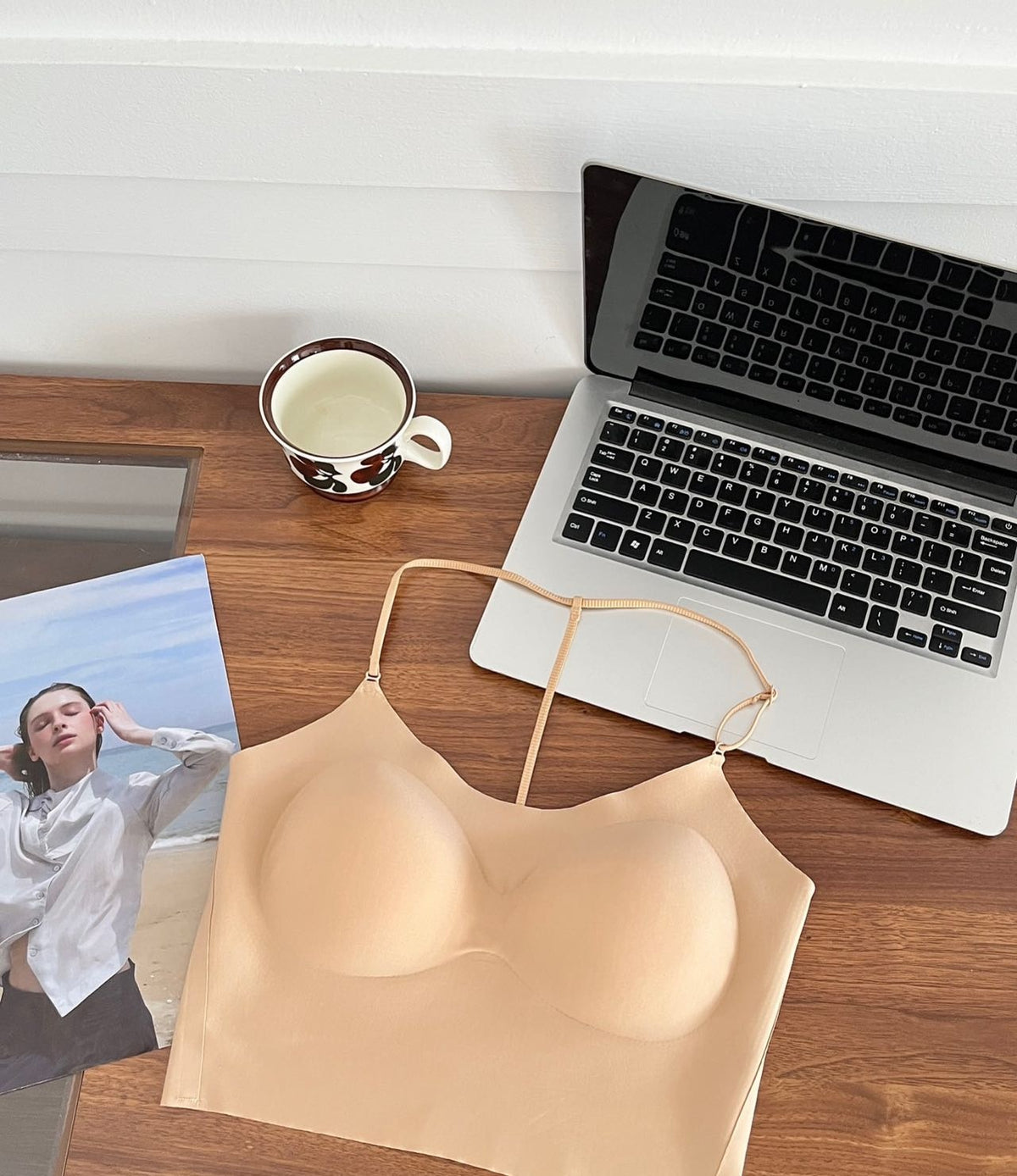 03_flatlay_nude