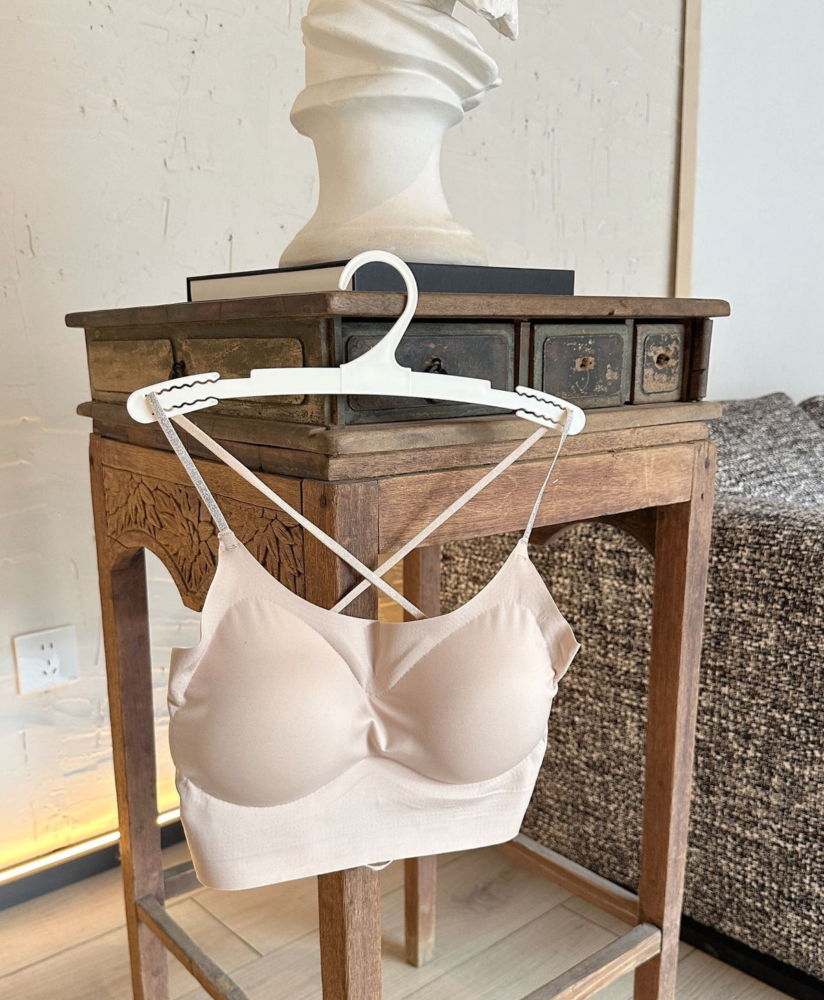 03_nude_crossback_hanger