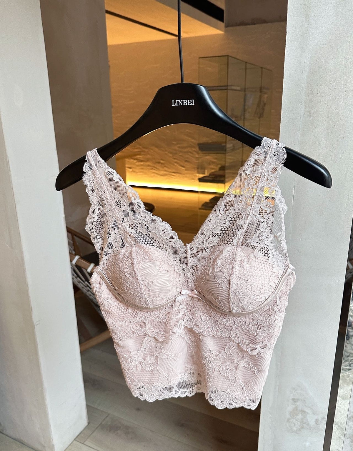 03_pink_hanger