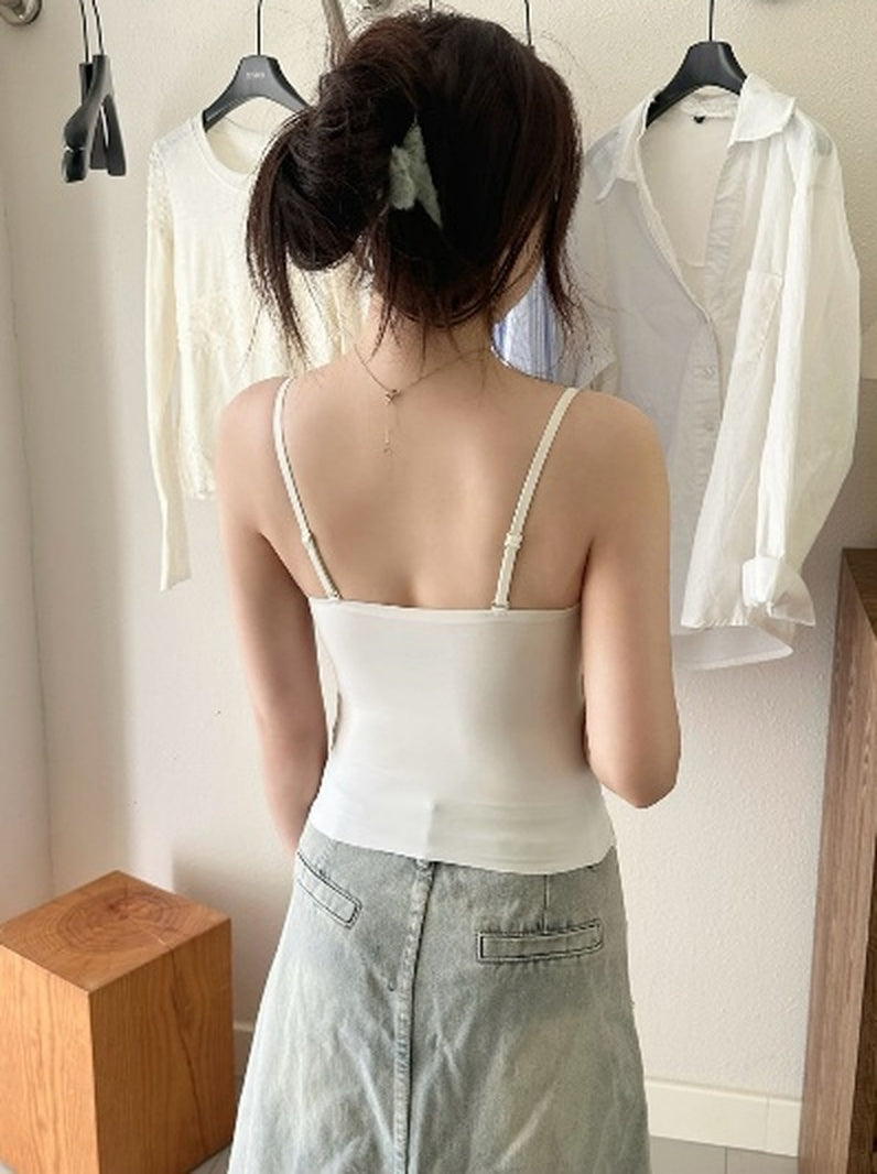 04_cream_model_back