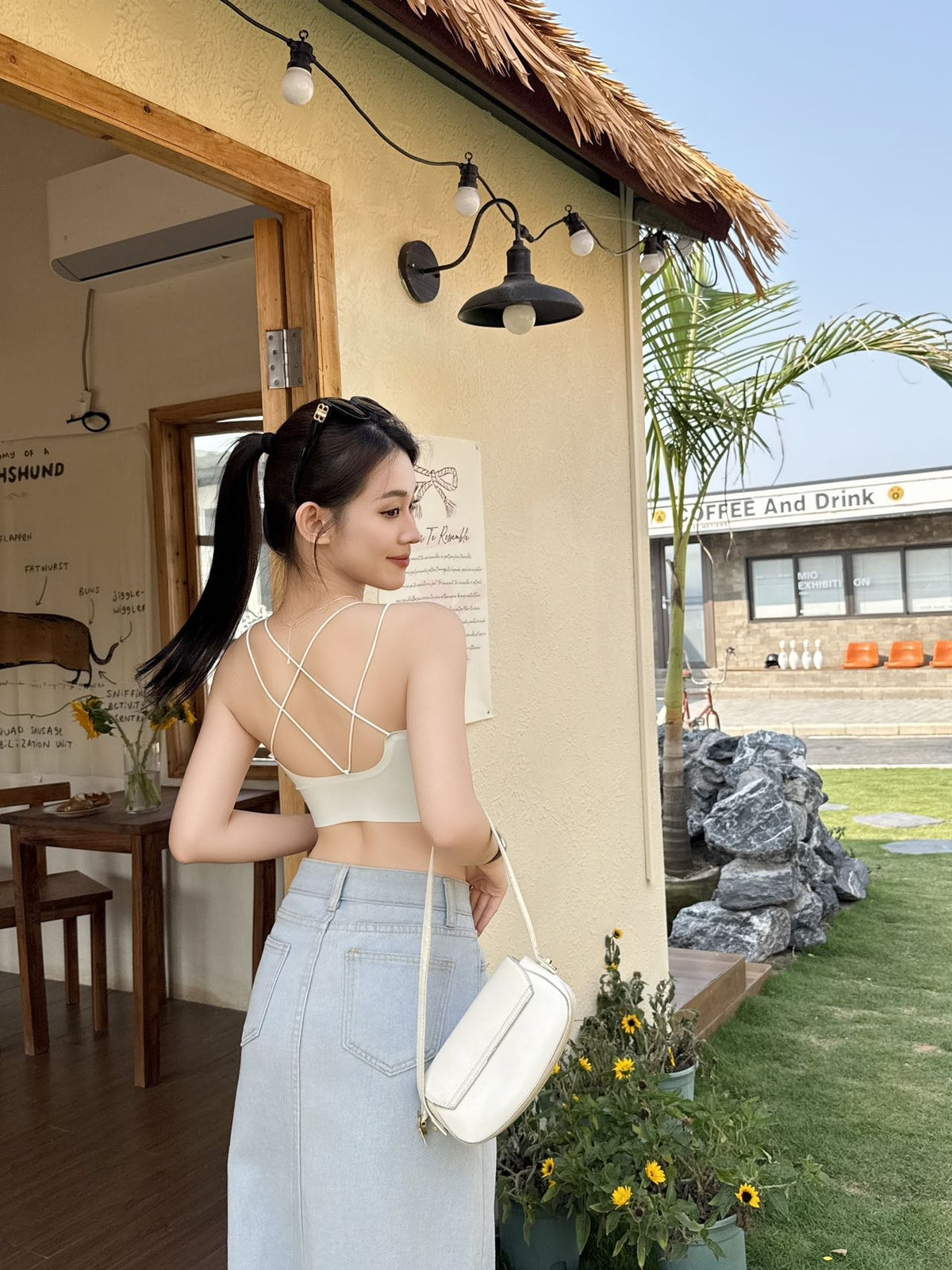 04_model_back_cream