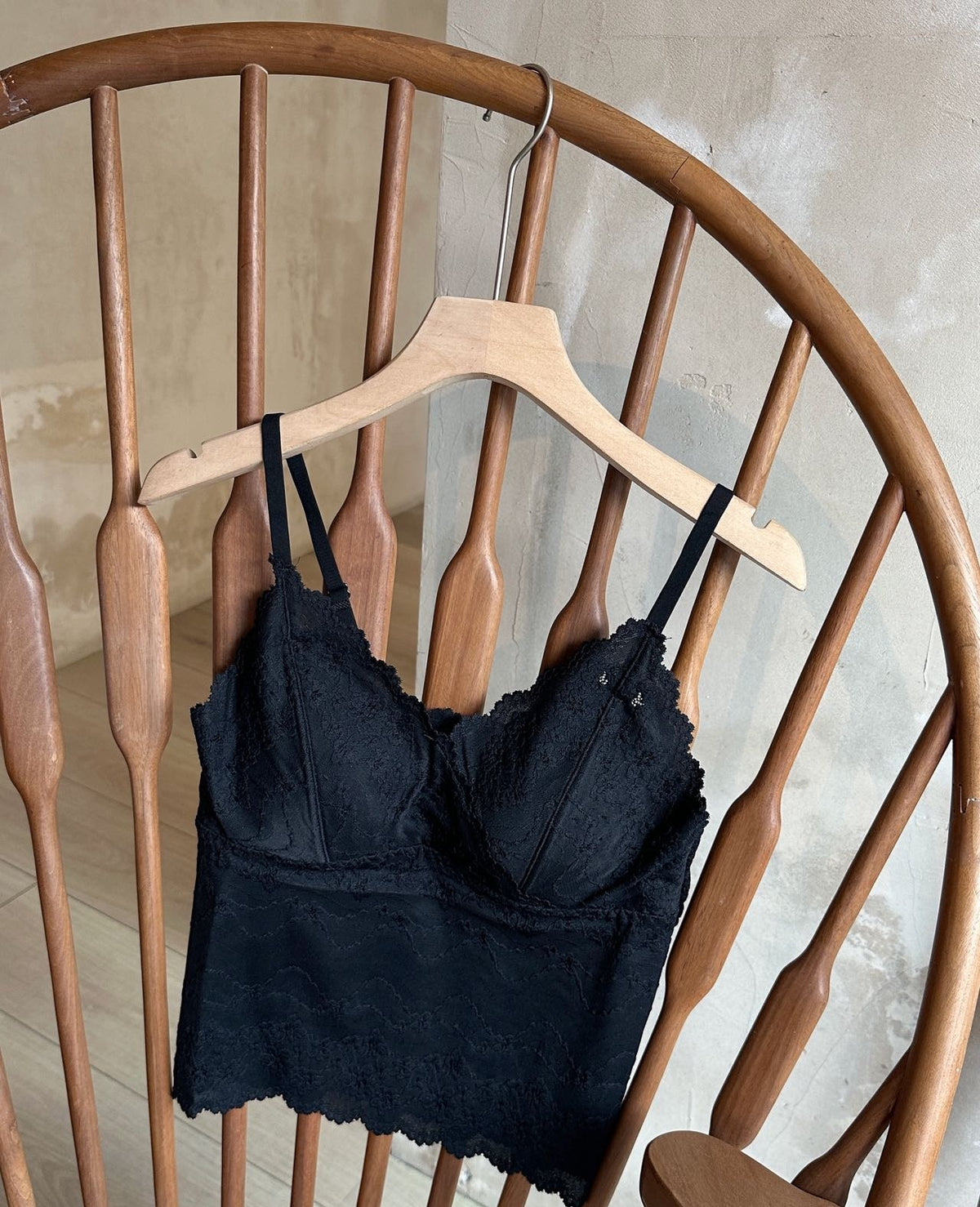 05_black_chair