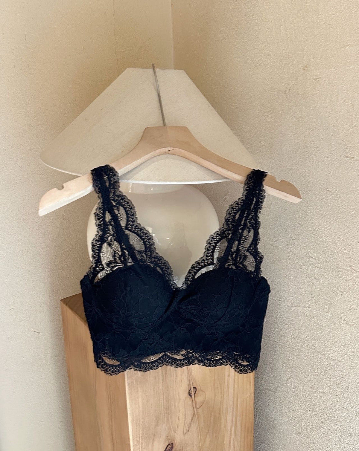 08_black_hanger