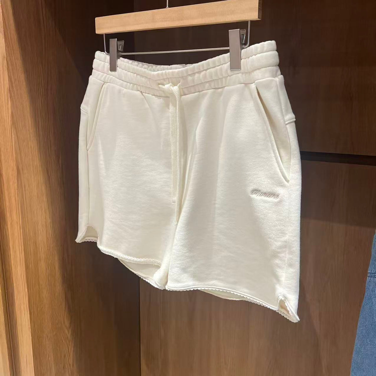 韓國 Marithe Francois Girbaud W Lace Detail Sweat Shorts【MD322】