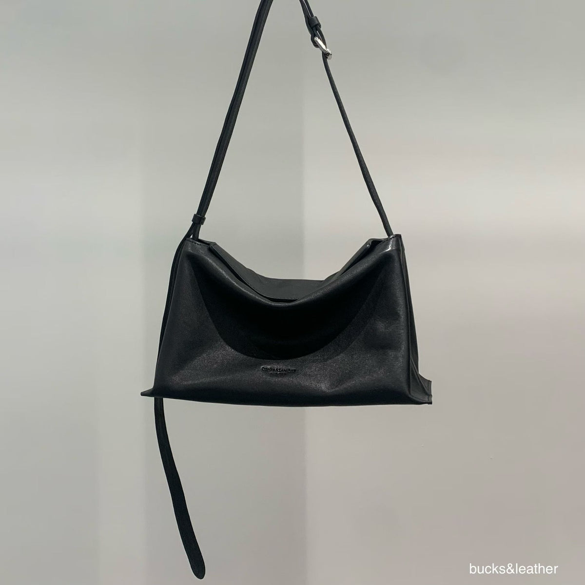 韓國 Bucks & Leather 人氣新款磁吸枕頭包 (中號)【SM2305】