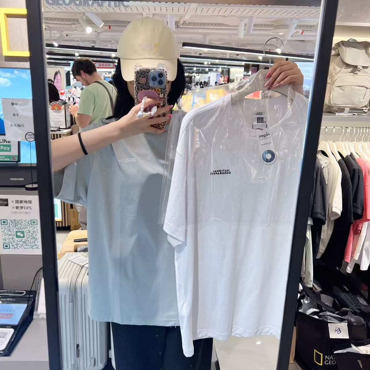 韓國 National Geographic Ratel Regen Animal Big Graphic Semi-Overfit Short Sleeve T-shirt【NG855】