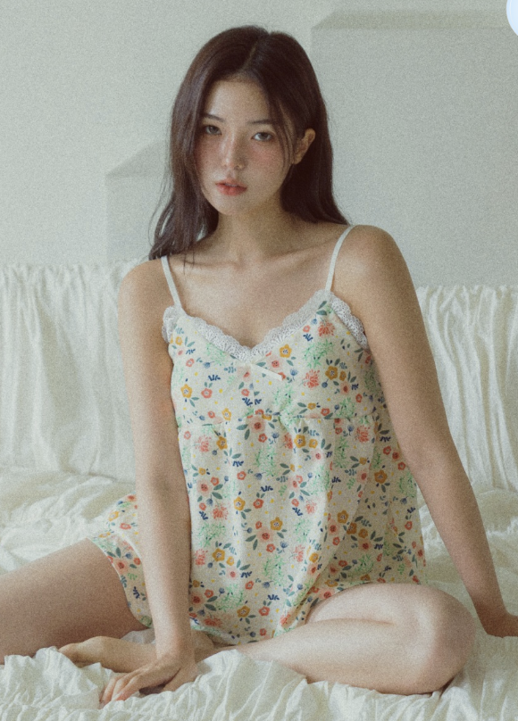 Dorosiwa Flowing Flower Camisole Pajama Set (Built-in Cups)【SE1317】