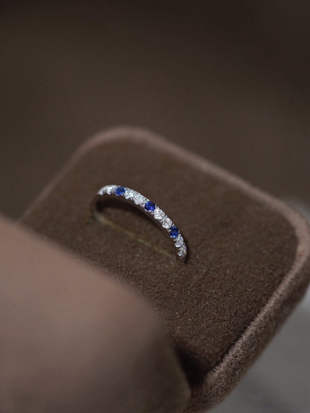 18k 藍寶石間鑽石排戒 (訂金$500，總售價為 $3,288)【SM2101】