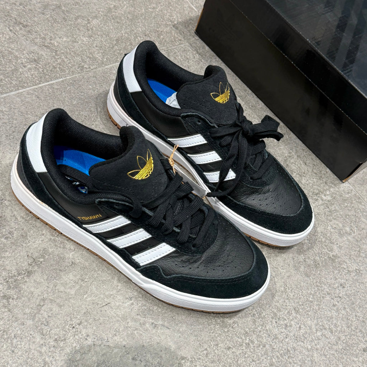 韓國 Adidas 鞋【SM2537】