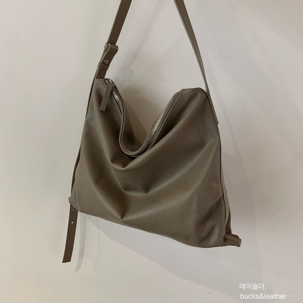 韓國 Bucks & Leather 最新款慵懶風單肩斜挎包 (大號)【SM2308】