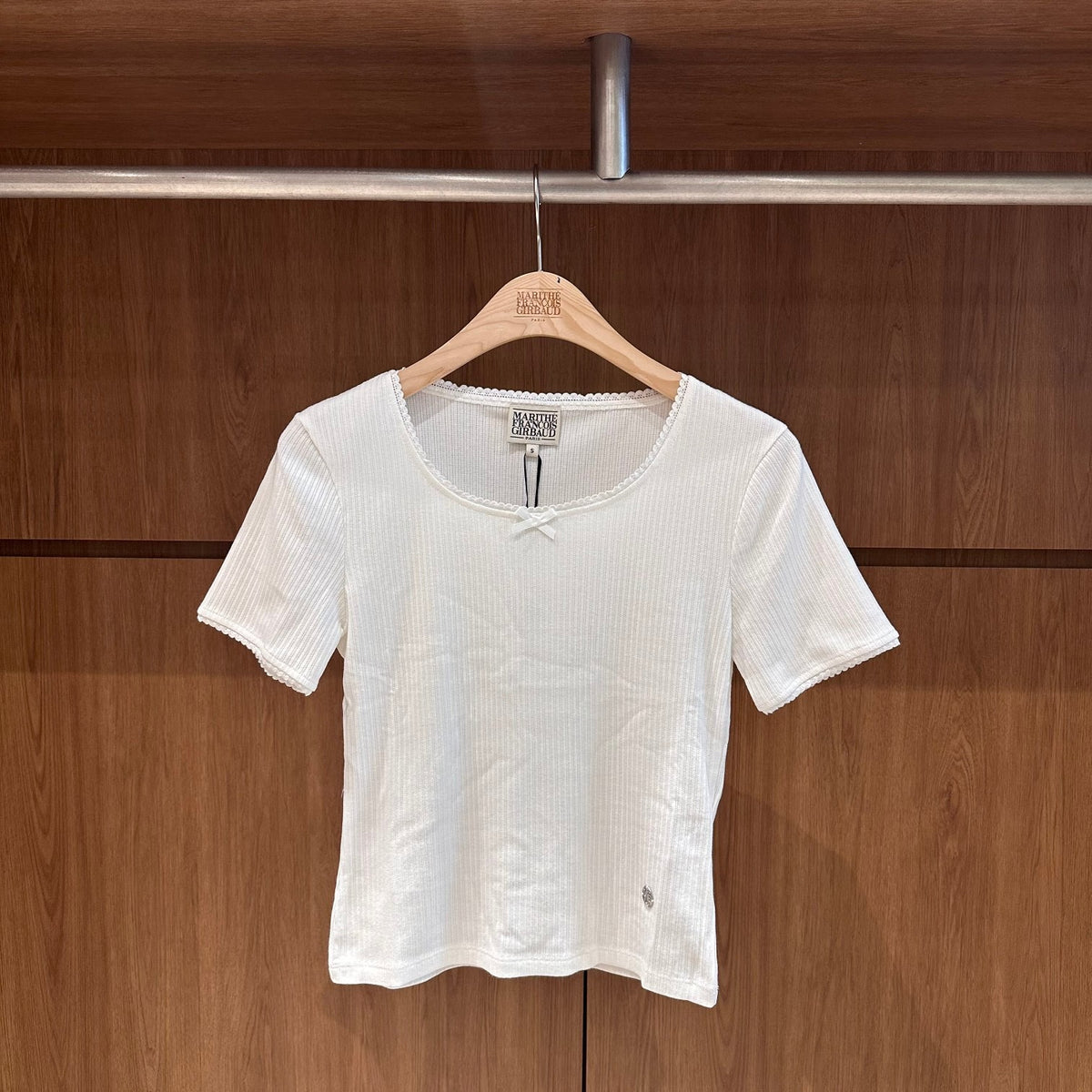 韓國 Marithe Francois Girbaud W Square Neck Lace Detail Tee【MD294】