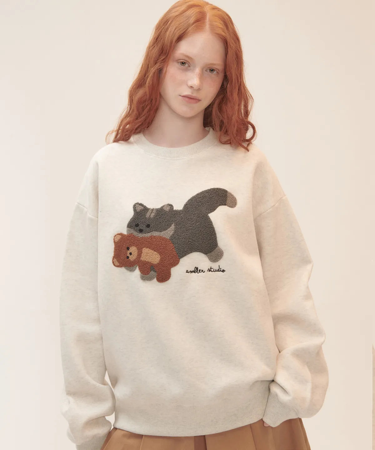 韓國 Ambler Cat Biting Little Bear Sweatshirt【AR036】
