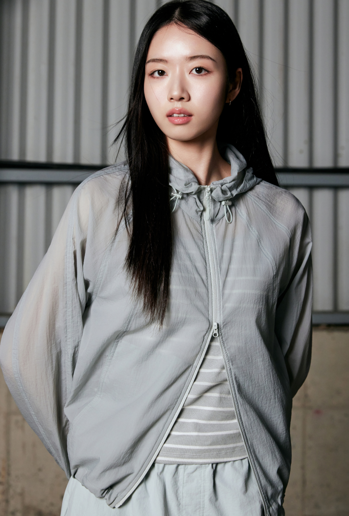 韓國 SPAO Light Sheer Hooded Crop Windbreaker【SP422】