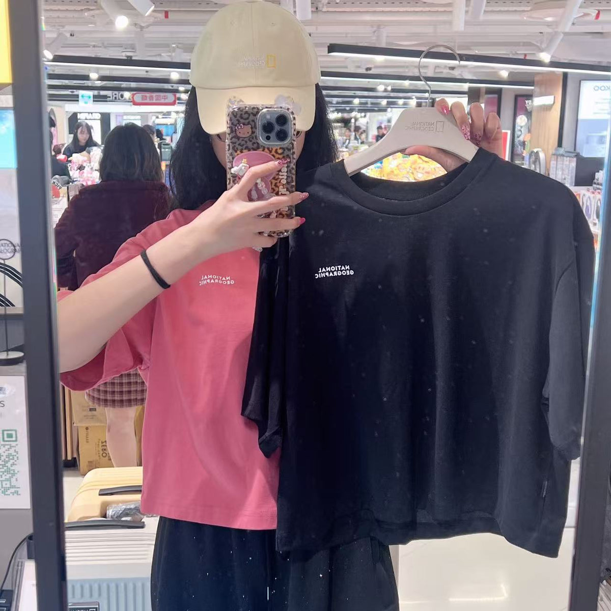 韓國 National Geographic Women's Ratel Regen Oversized Crop Short Sleeve T-shirt【NG883】