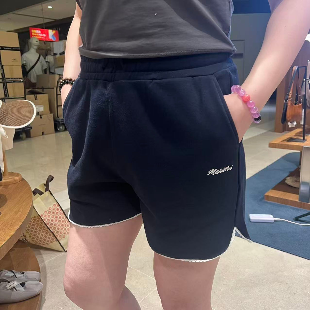 韓國 Marithe Francois Girbaud W Lace Detail Sweat Shorts【MD322】