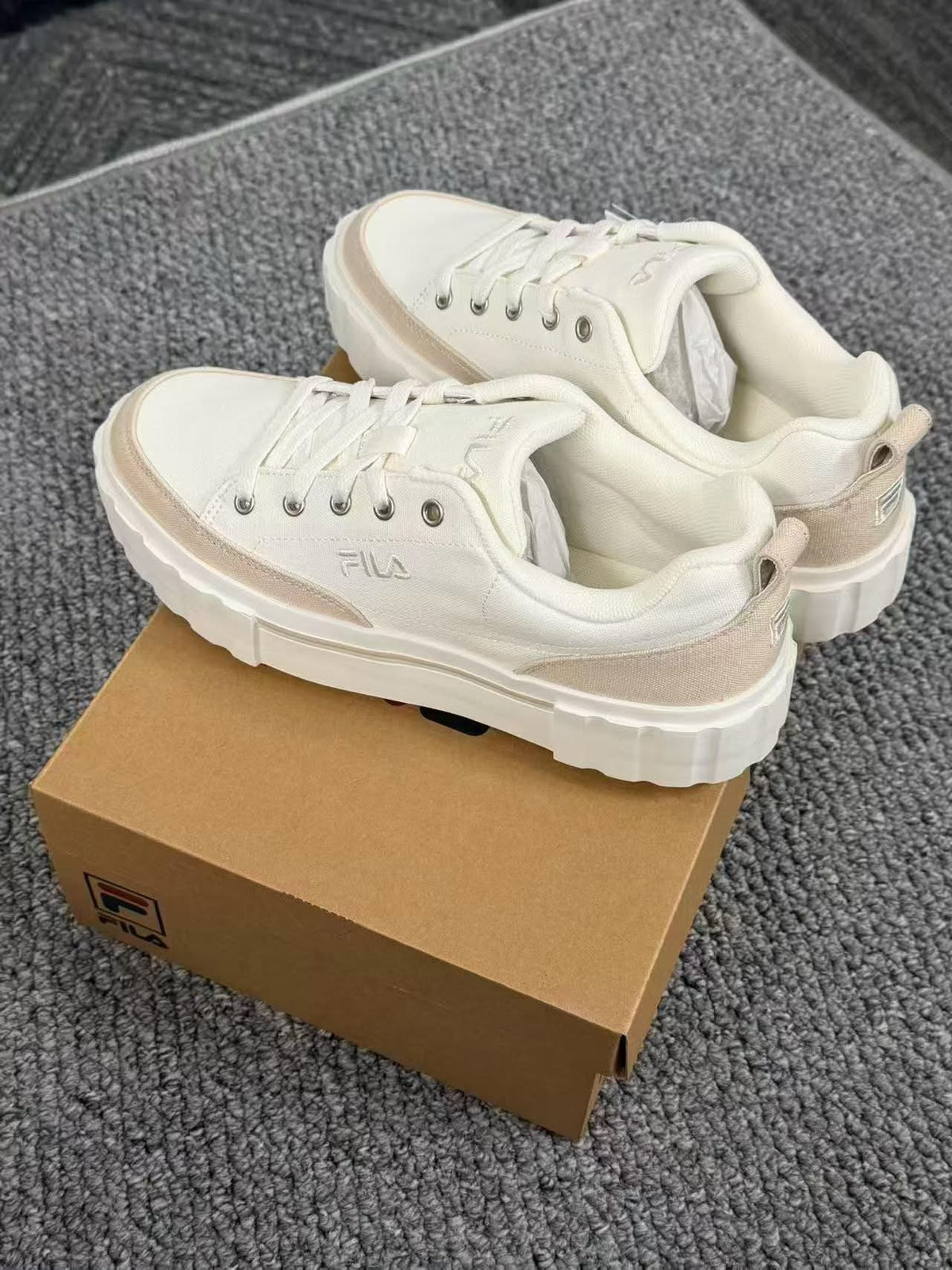 韓國 Fila 增高帆布鞋【SM2402】