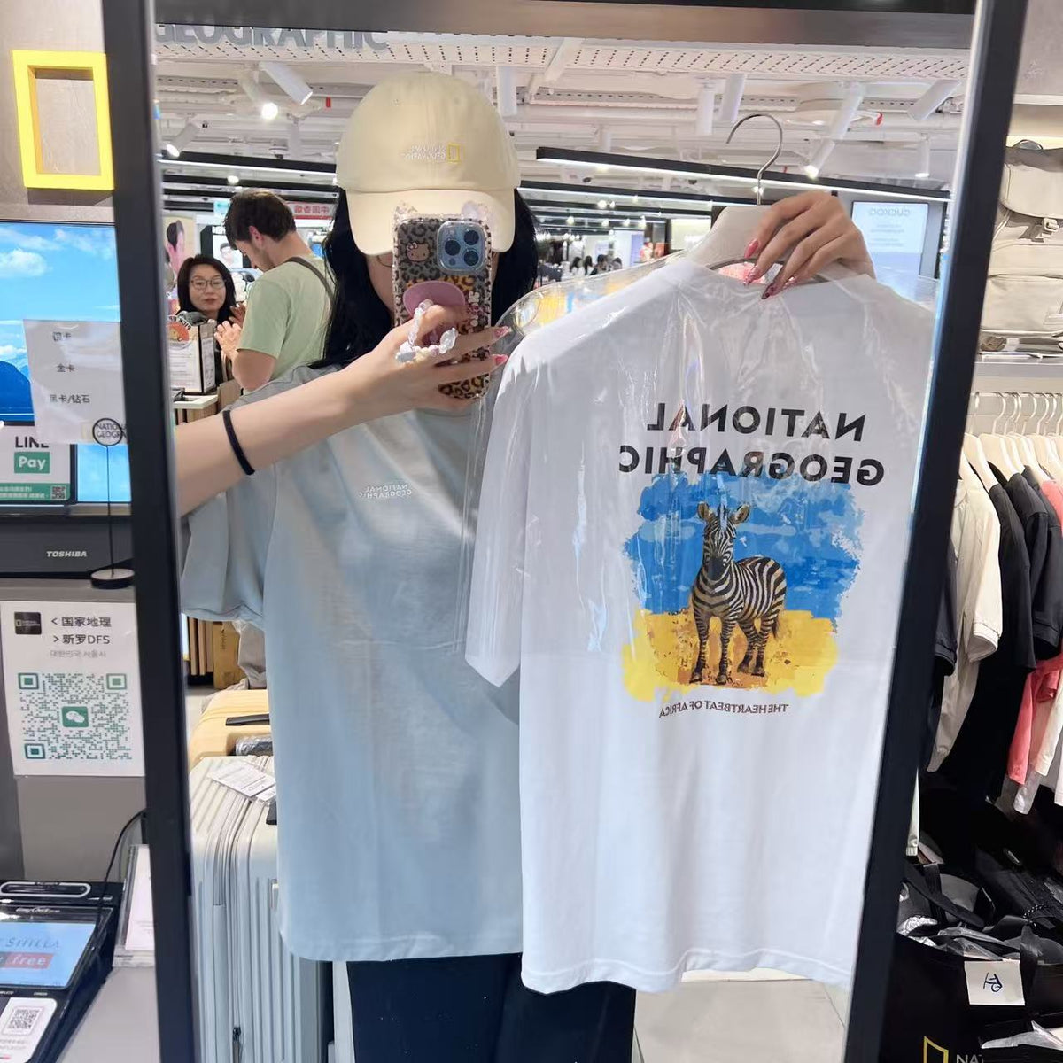 韓國 National Geographic Ratel Regen Animal Big Graphic Semi-Overfit Short Sleeve T-shirt【NG855】