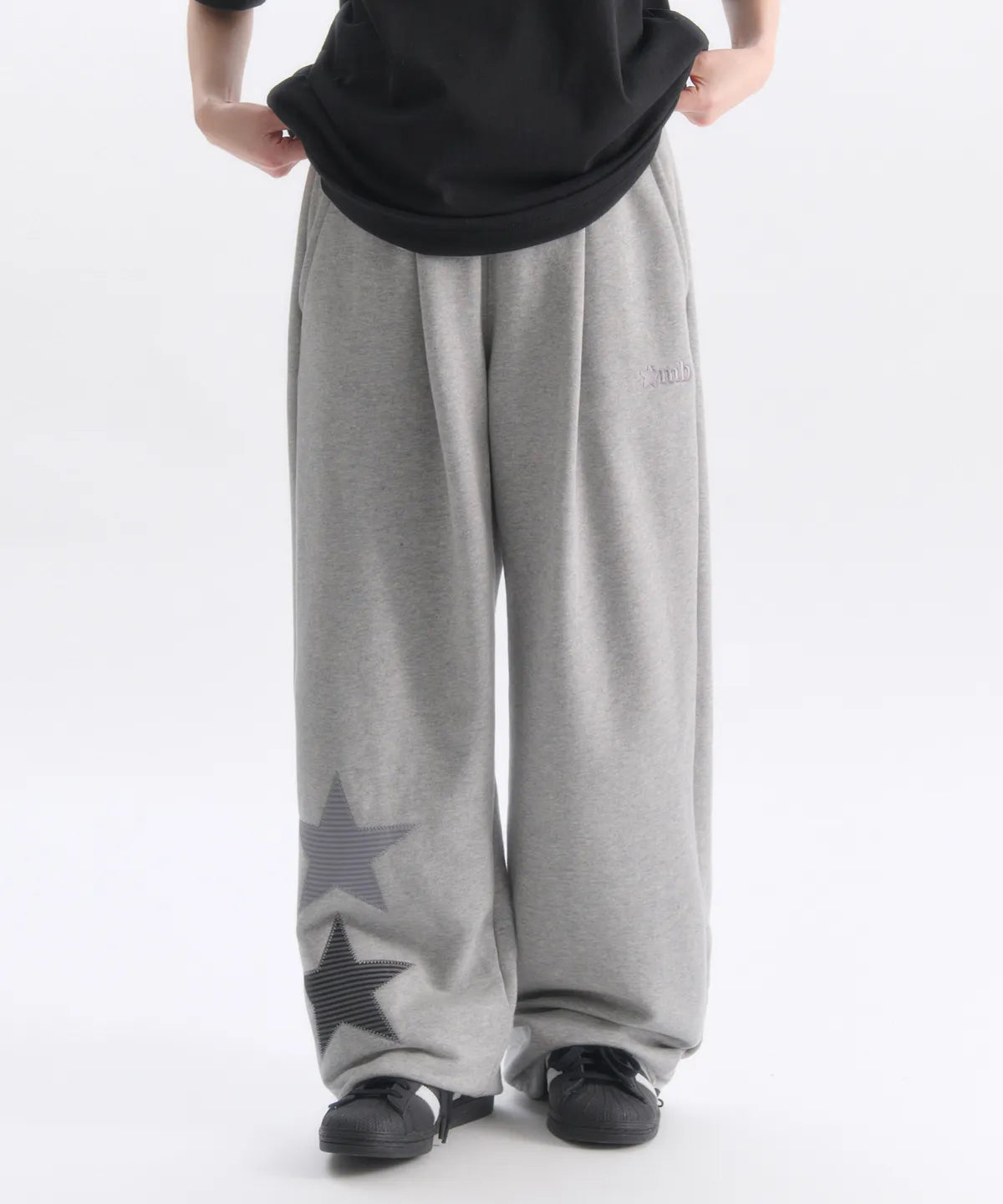 韓國 Ambler Starlight Applique Embroidered Pintuck 2-Way Wide Training Sweatpants【AR190】