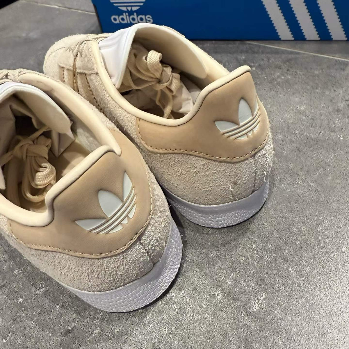 韓國 Adidas 翻毛皮鞋【SM2028】