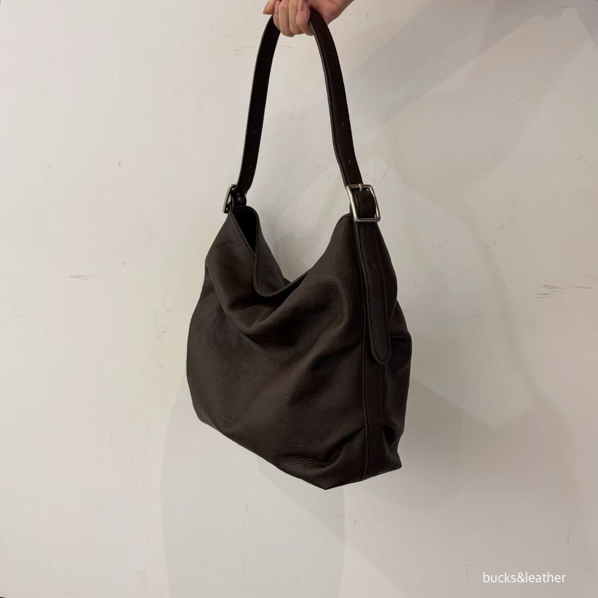 韓國 Bucks & Leather 26SS 褶皺扣飾包【SM2317】