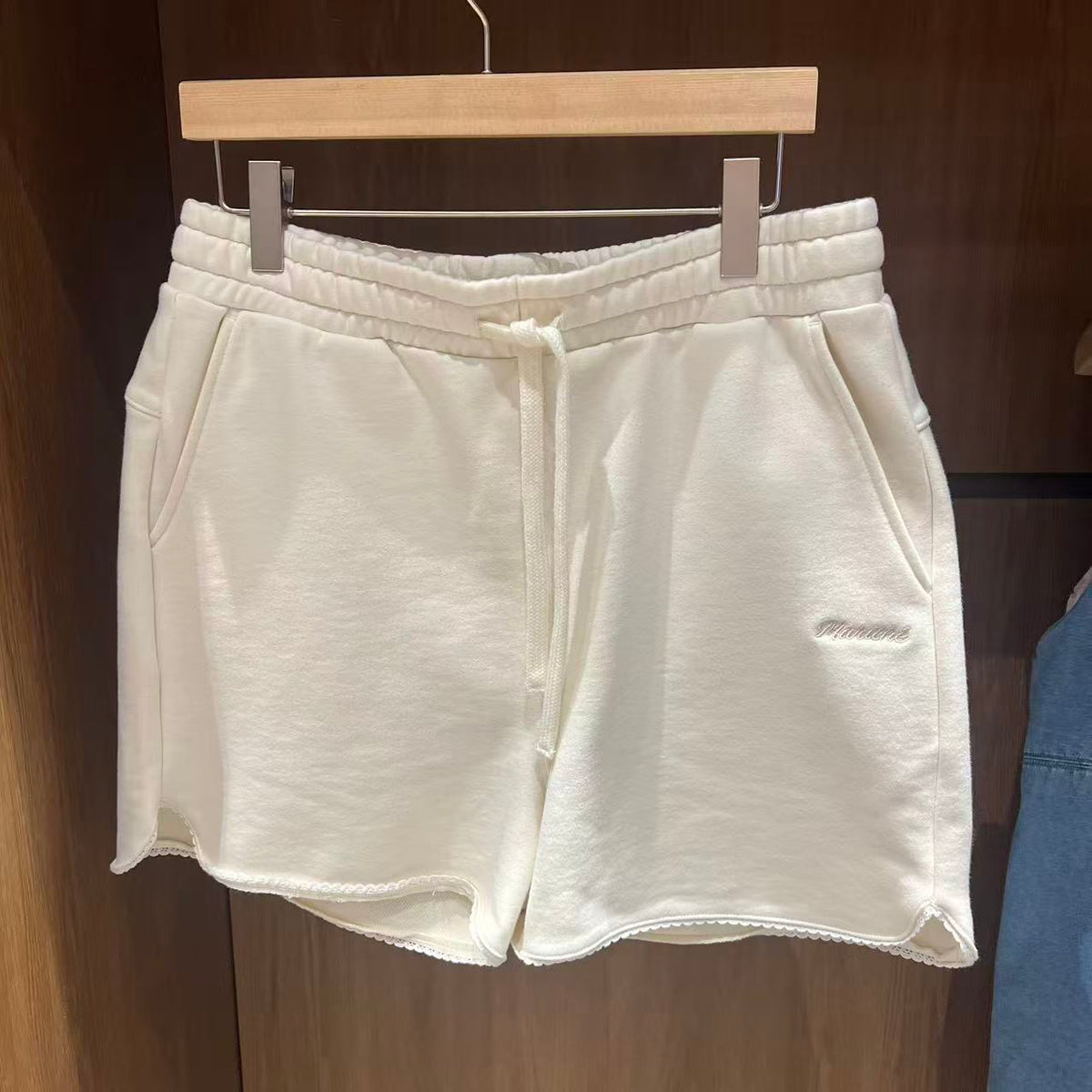 韓國 Marithe Francois Girbaud W Lace Detail Sweat Shorts【MD322】