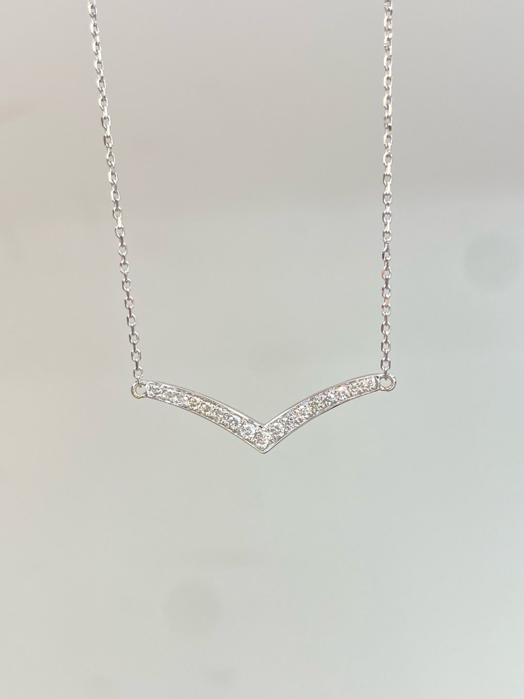 18分 天使之翼V鑽石項鍊 (訂金$500，總售價為 $3,068)【SM2109】
