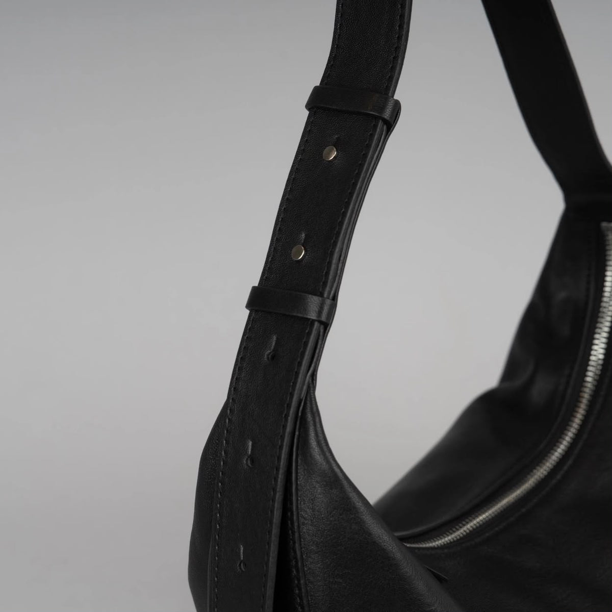 韓國 Bucks & Leather 新月包【SM2304】