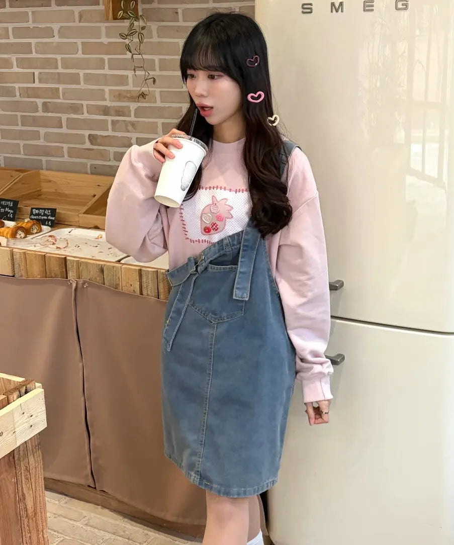 韓國 Ambler Strawberry Button Applique Embroidery Sweatshirt【AR169】