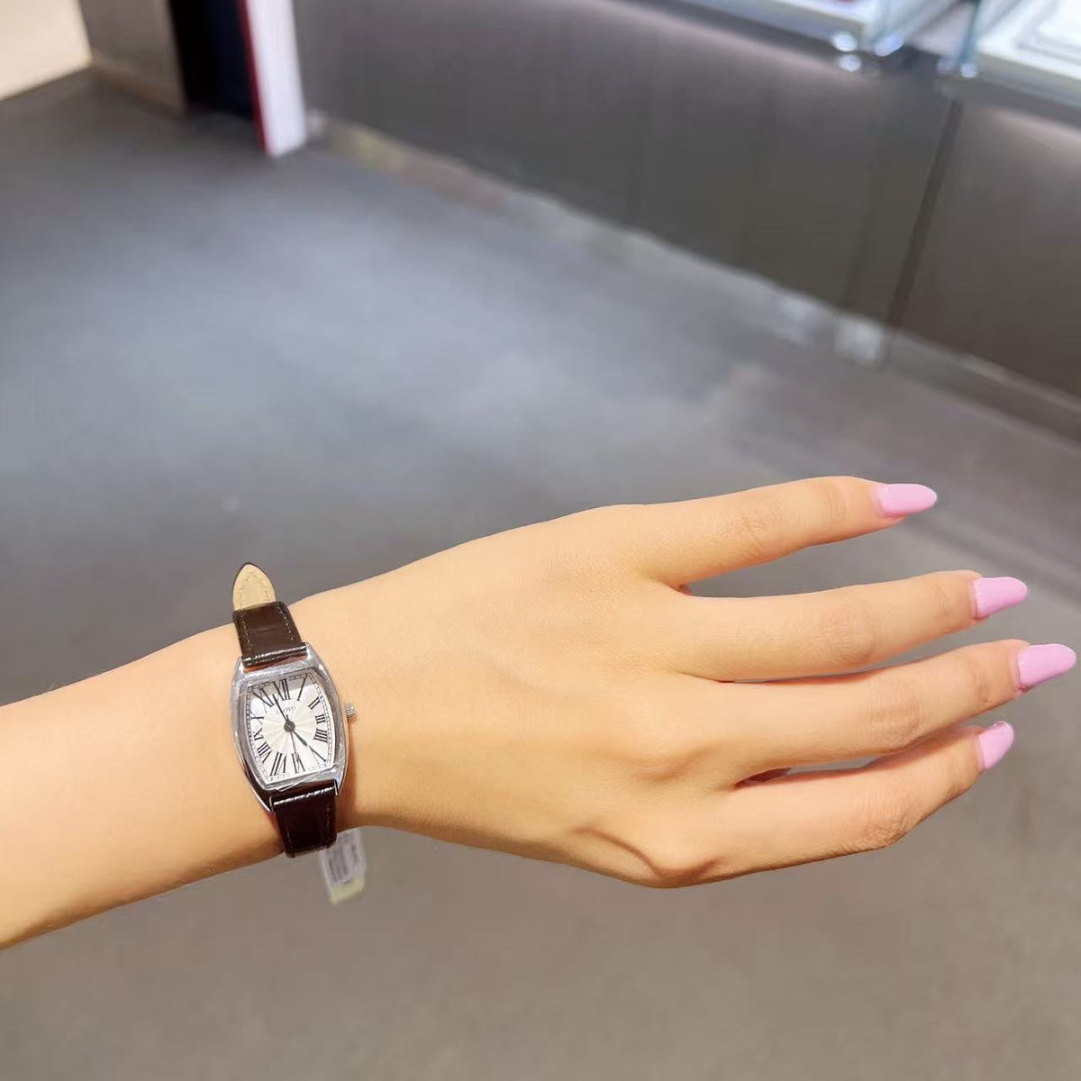 韓國 Lloyd Awesome Tonneau Vintage Watch【LD011】