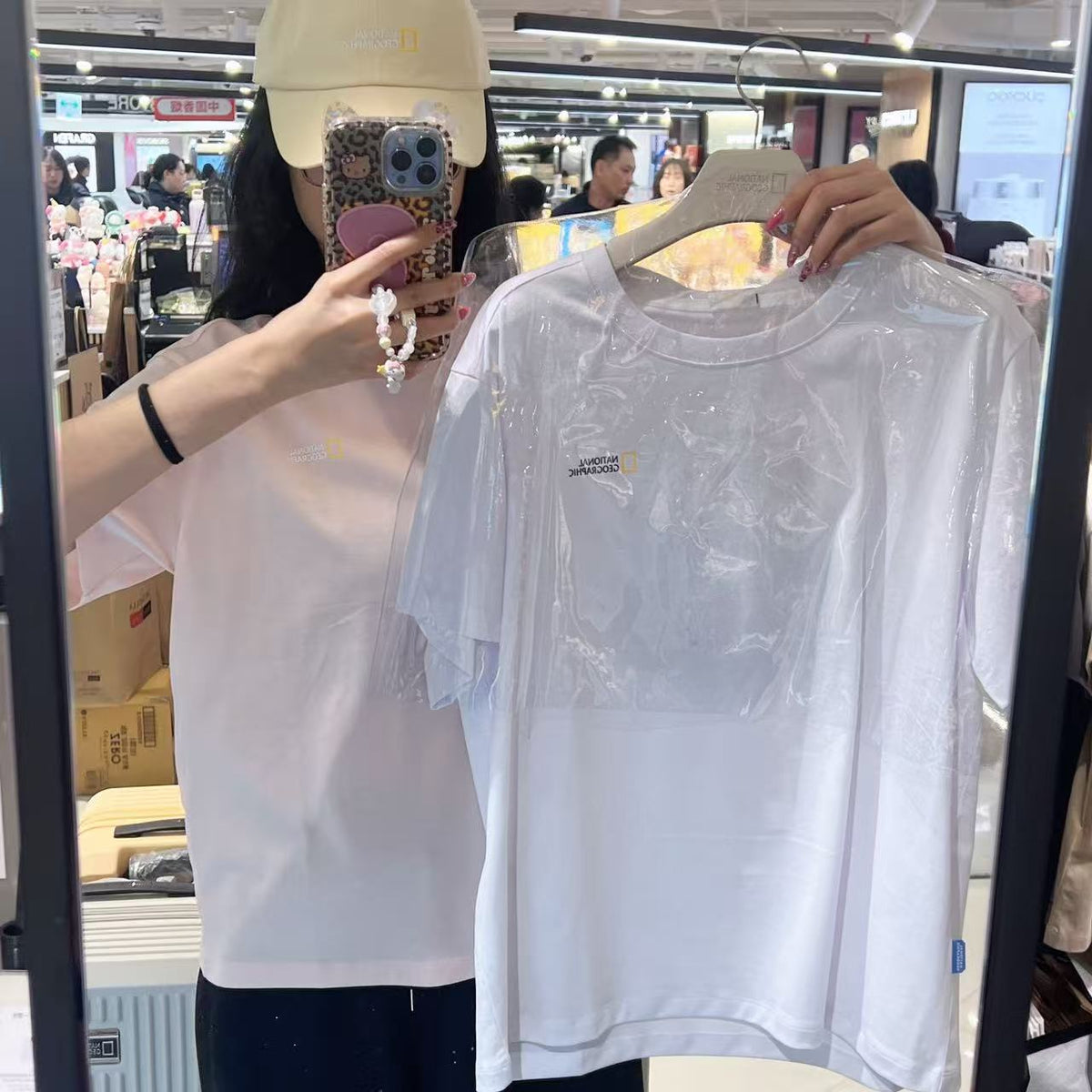 韓國 National Geographic Women's Caster CoolMax Eco Earth Graphic Semi-Oversized Fit Short Sleeve T-shirt (涼爽面料)【NG884】