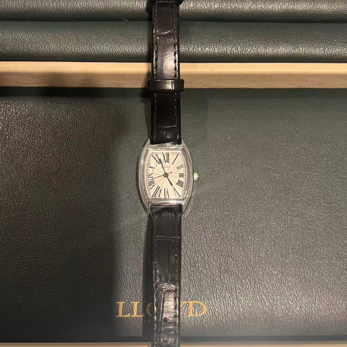 韓國 Lloyd Awesome Tonneau Vintage Watch【LD011】