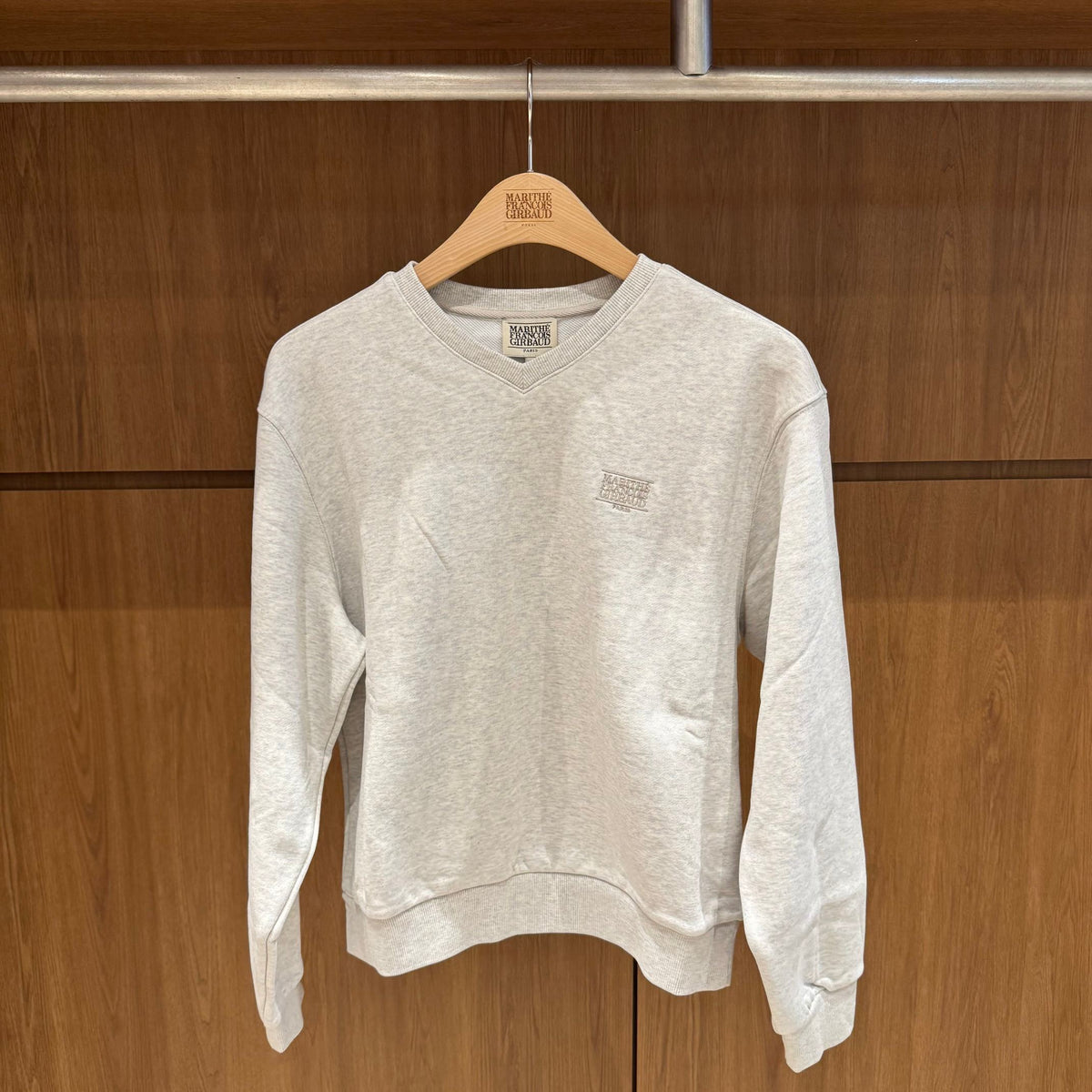 韓國 Marithe Francois Girbaud W Small Claasic Logo V Neck Balloon Sweatshirt【MD364】