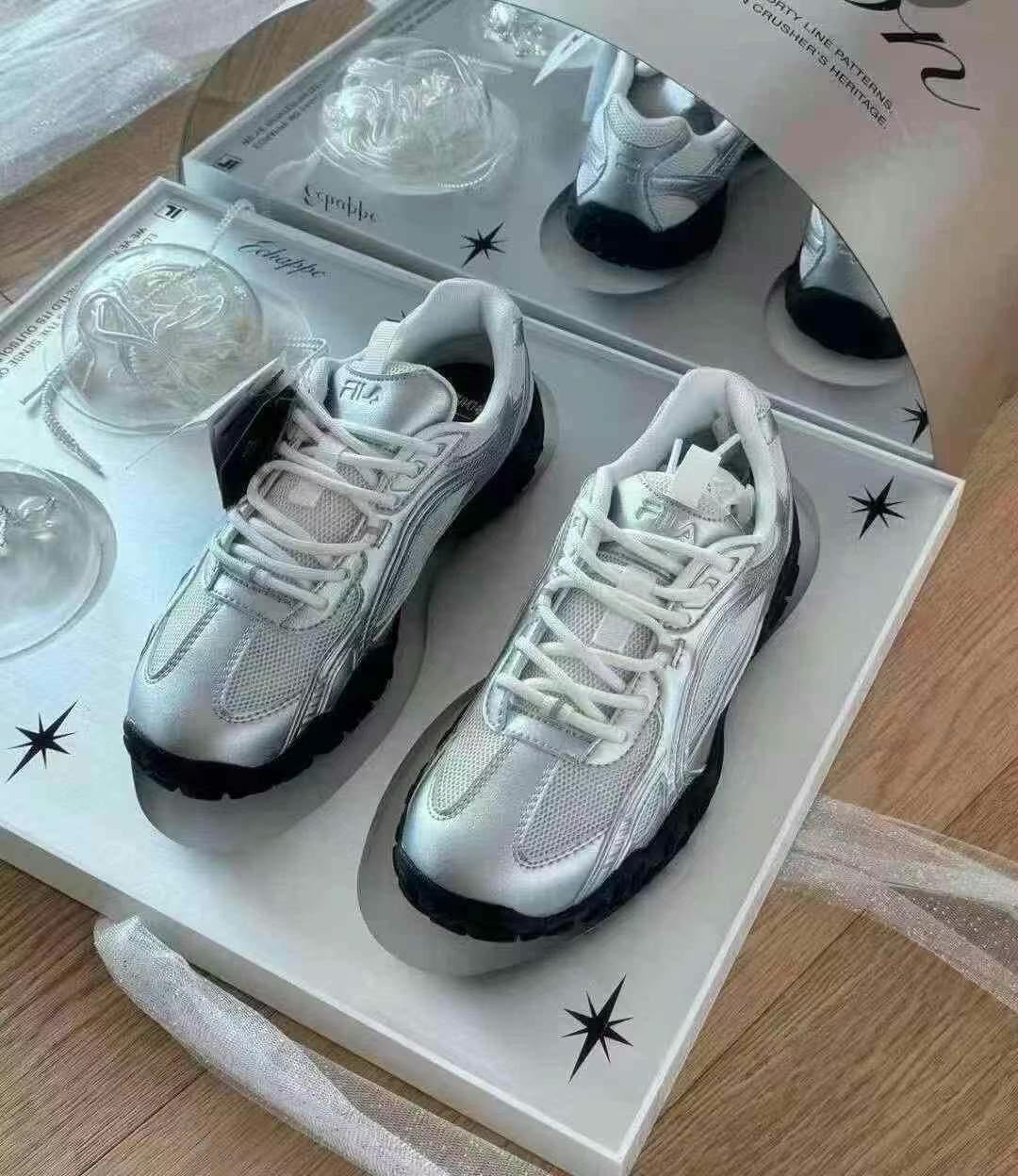 韓國 Fila Echappe Silvermoon 銀色芭蕾機車運動鞋【SM2160】