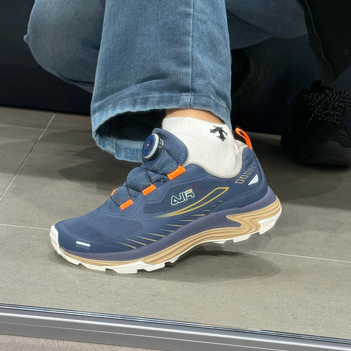 韓國 Fila Float TR5超輕旋鈕慢跑鞋【SM2541】