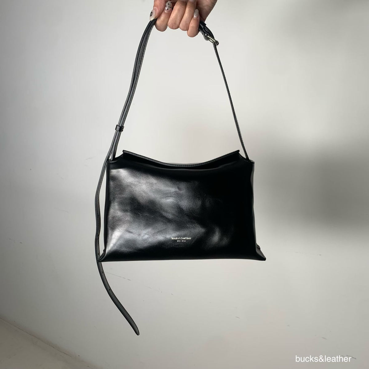 韓國 Bucks & Leather 人氣新款磁吸枕頭包 (中號)【SM2305】