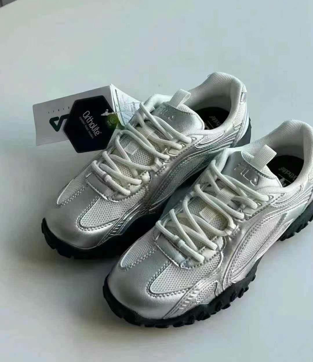韓國 Fila Echappe Silvermoon 銀色芭蕾機車運動鞋【SM2160】