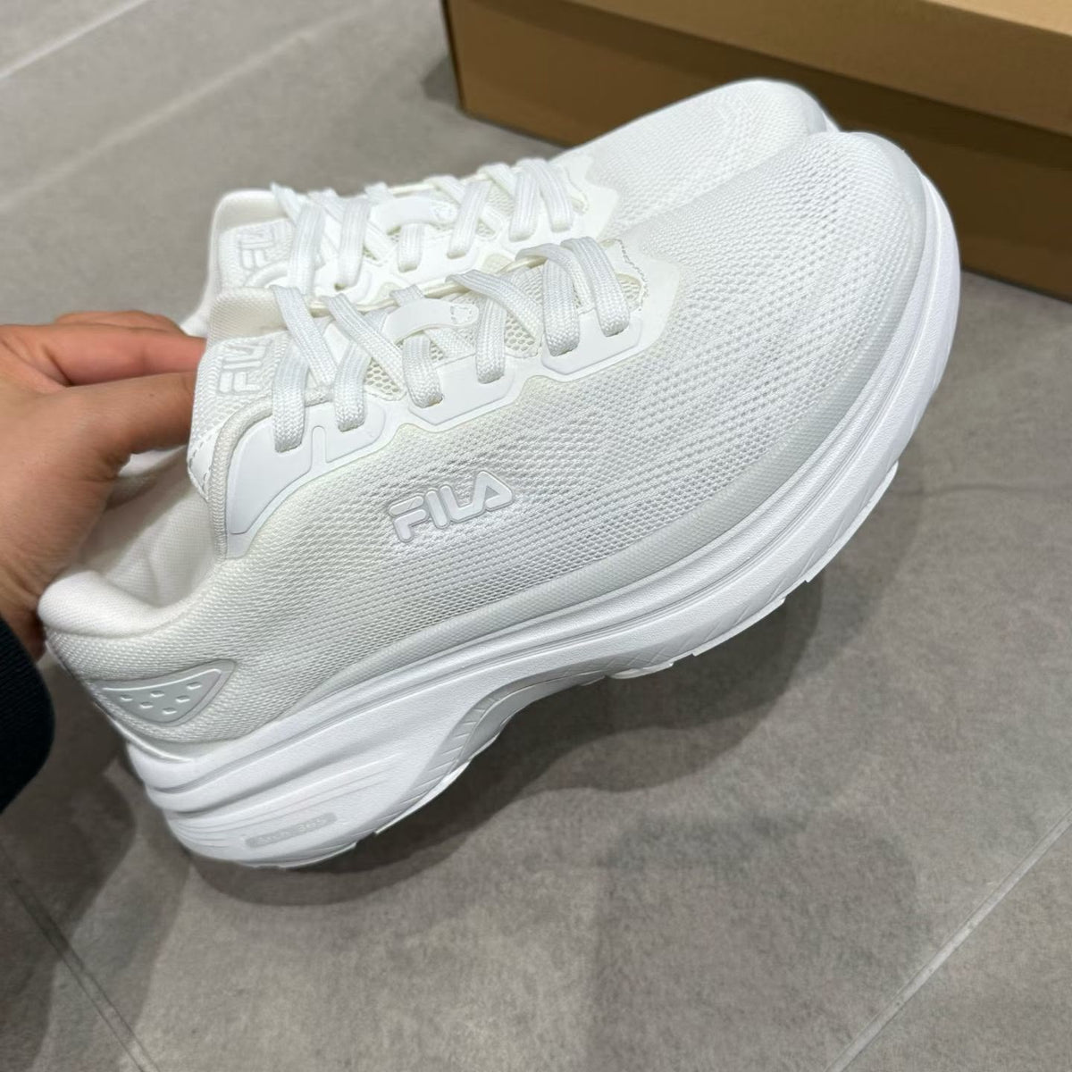 韓國 Fila 男女同款超輕跑運動【SM2540】
