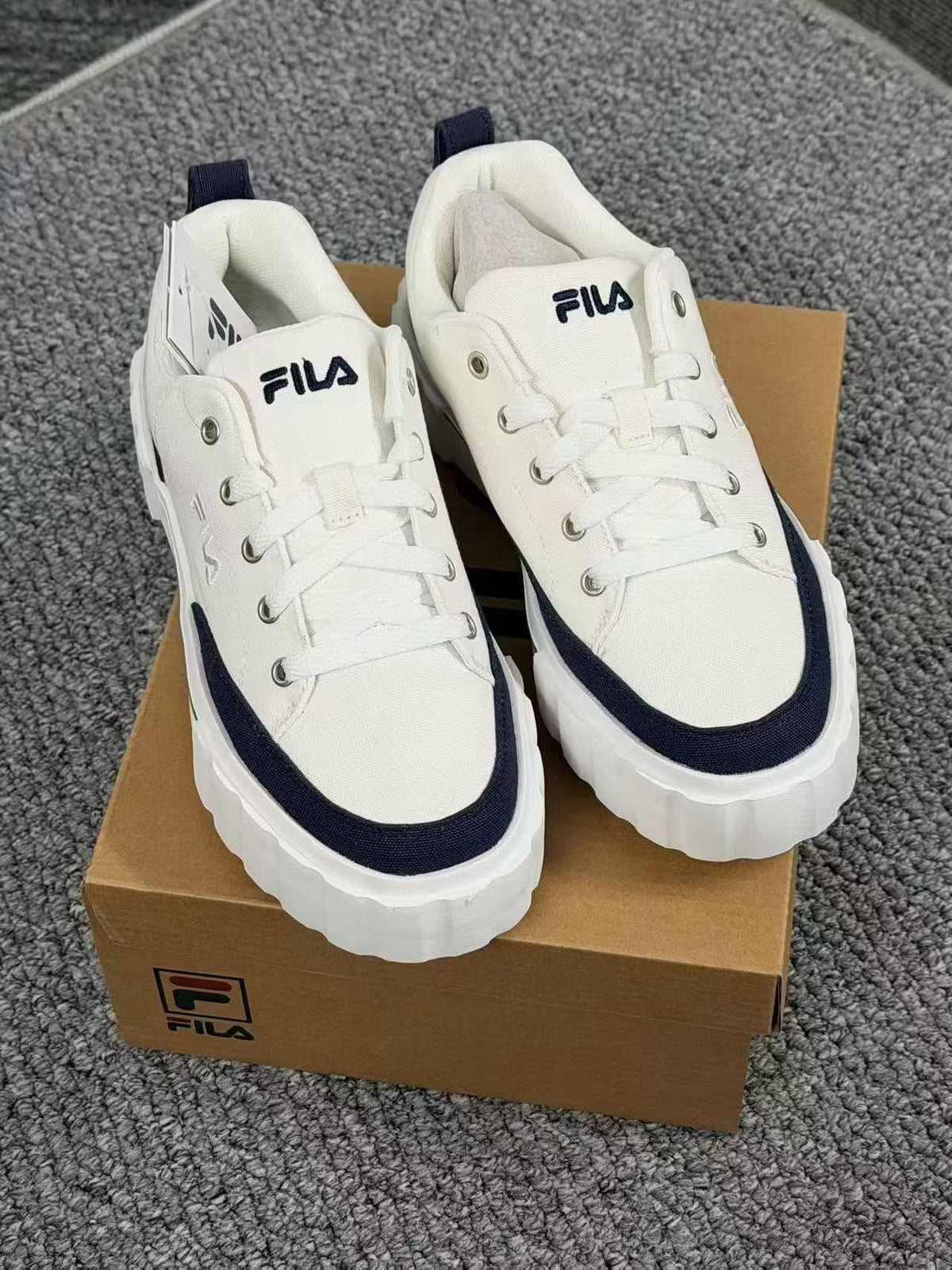 韓國 Fila 增高帆布鞋【SM2402】