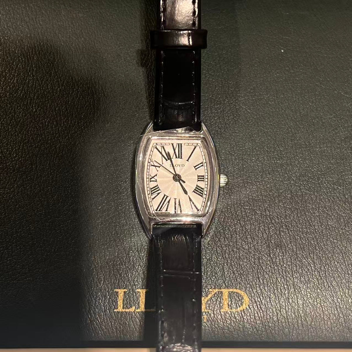 韓國 Lloyd Awesome Tonneau Vintage Watch【LD011】