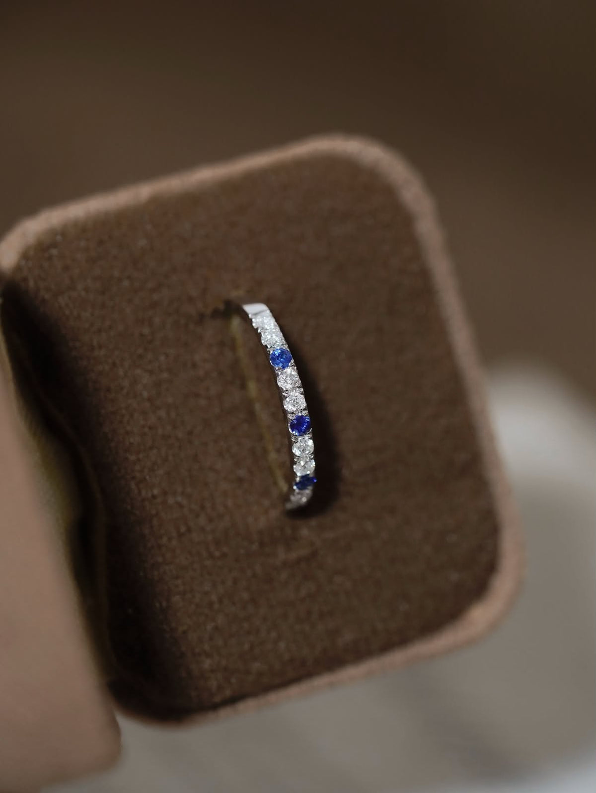 18k 藍寶石間鑽石排戒 (訂金$500，總售價為 $3,288)【SM2101】