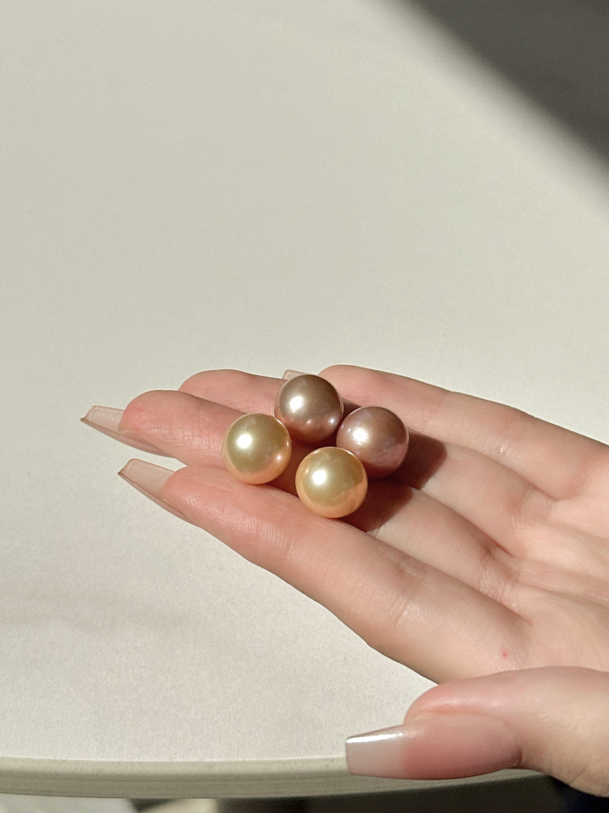【現貨】18K金淡水彩色小燈泡耳釘12-13mm【ST302】