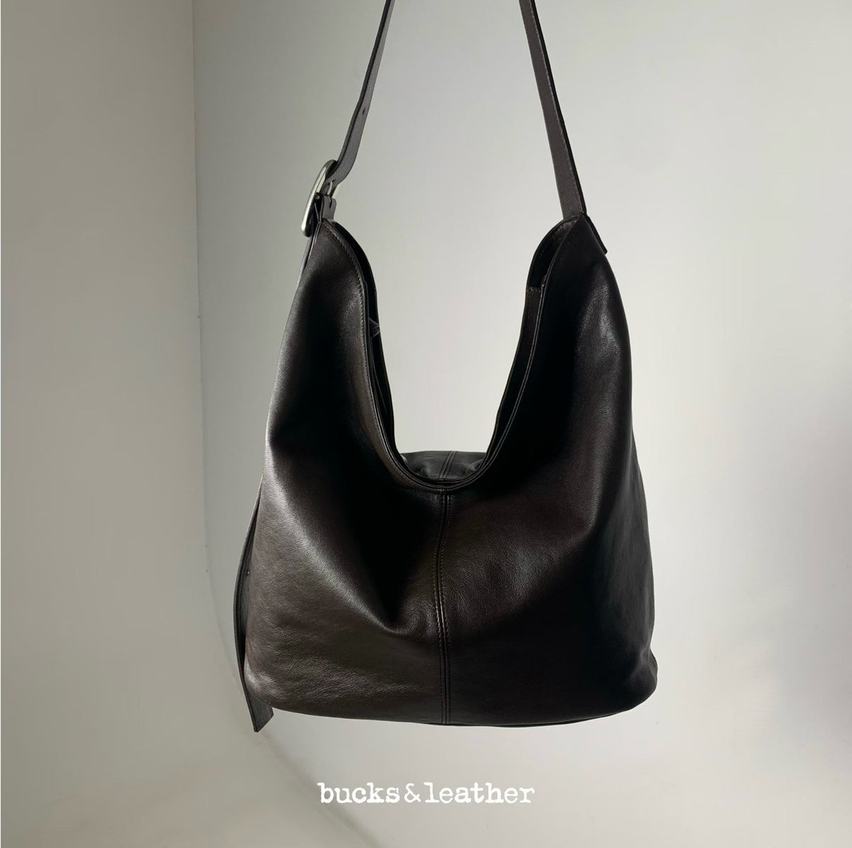 韓國 Bucks & Leather 簡約軟皮水桶包【SM2365】