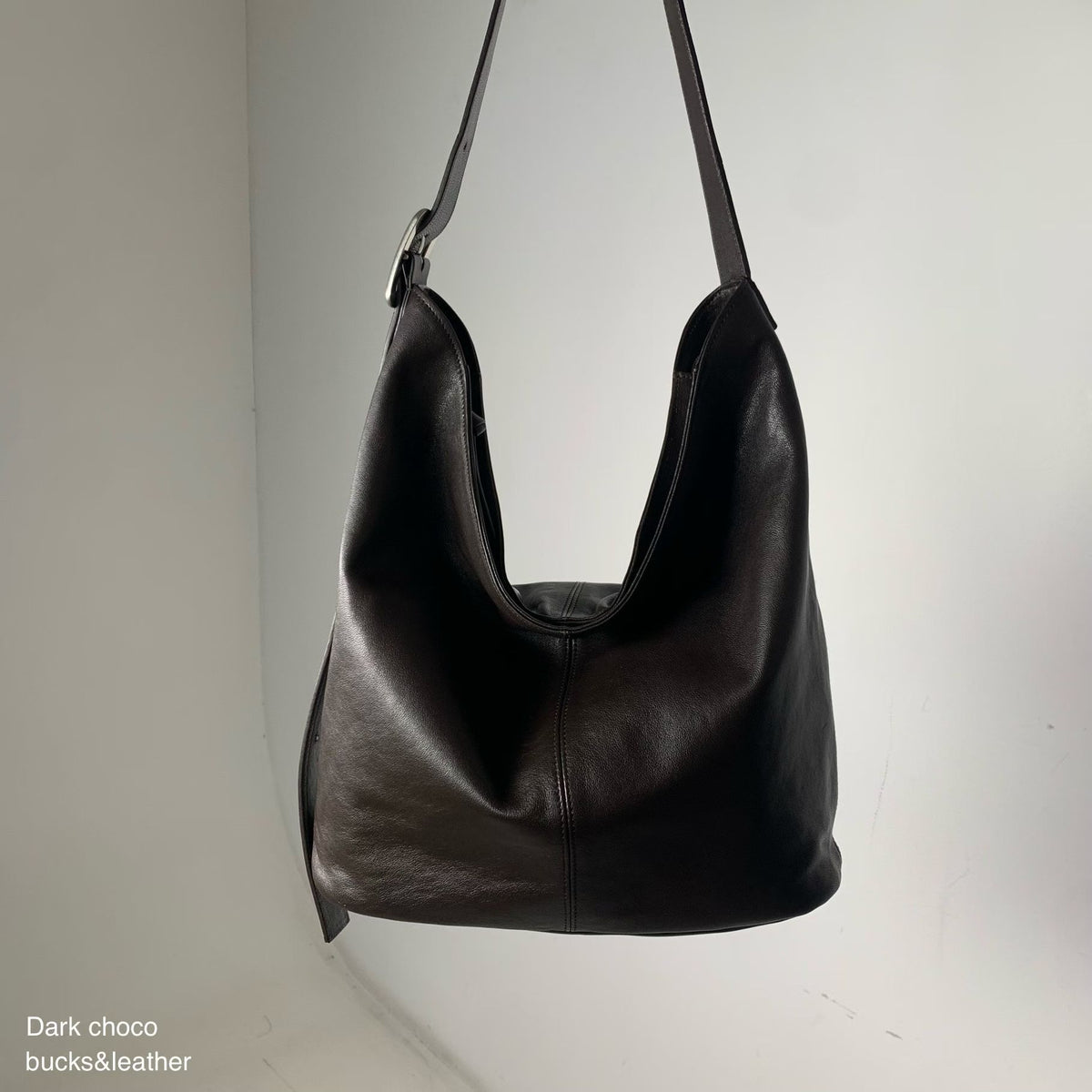 韓國 Bucks & Leather 簡約軟皮水桶包【SM2365】