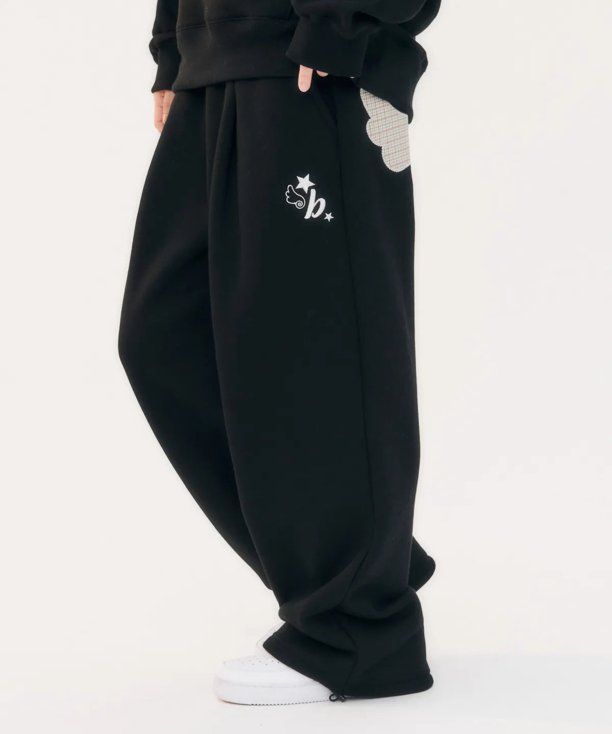 韓國 Ambler Angel Star Patch One-Tuck String Wide Sweatpants【AR028】
