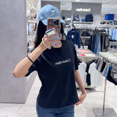 韓國 Calvin Klein Women's Relaxed Standard Logo Crew Neck Short Sleeve T-shirt【SC318】